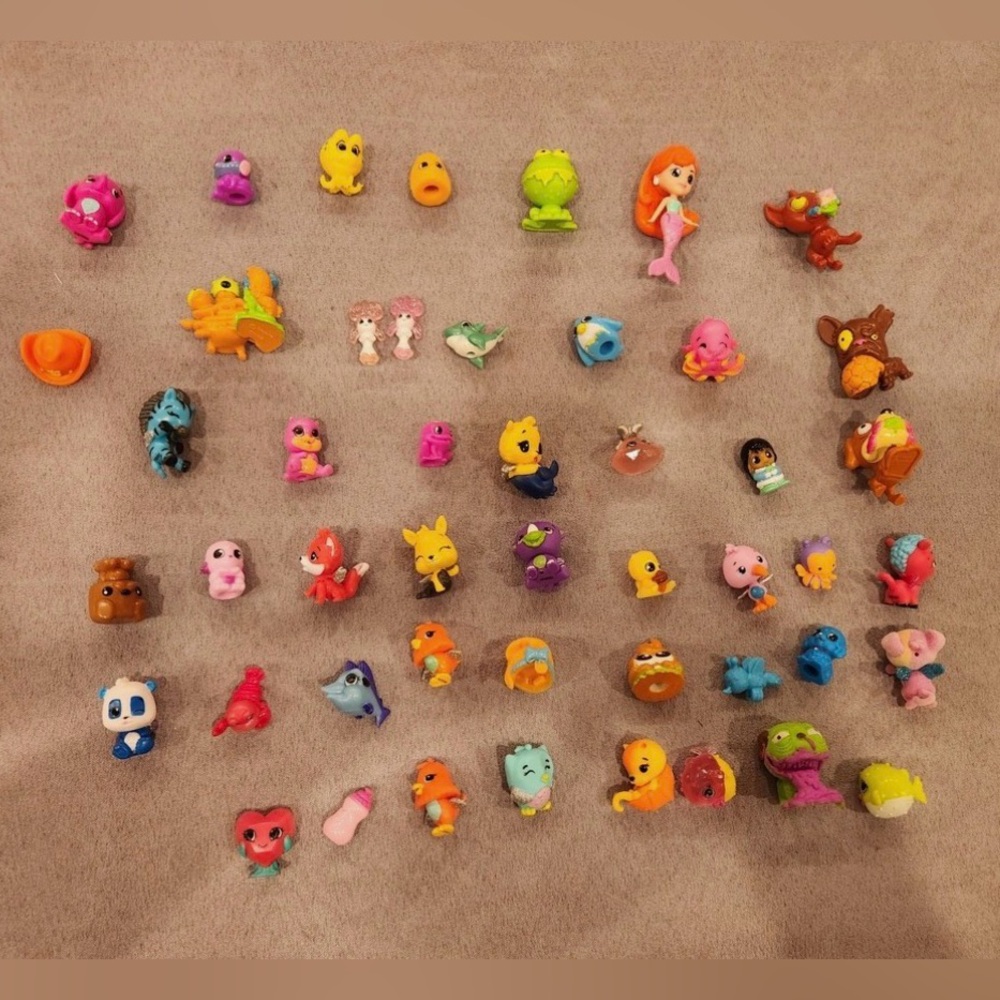 Lot of Random Mix Figurine Toy Hatchimals and others SML Mini Figures